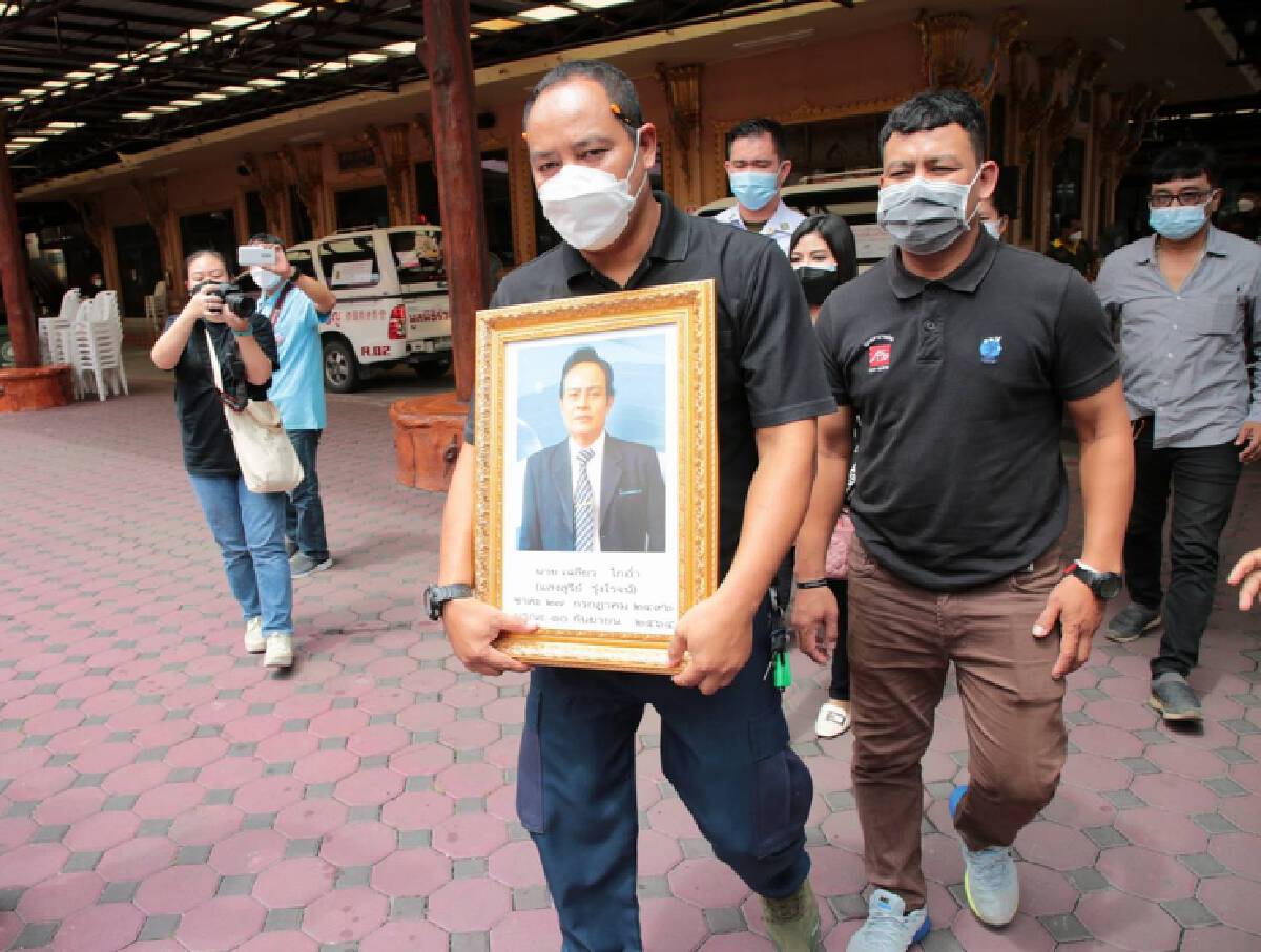 สุดอาลัย! ไทด์ เอกพันธ์ นำร่าง แสงสุรีย์ ถึงวัด ฌาปนกิจแบบเรียบง่าย