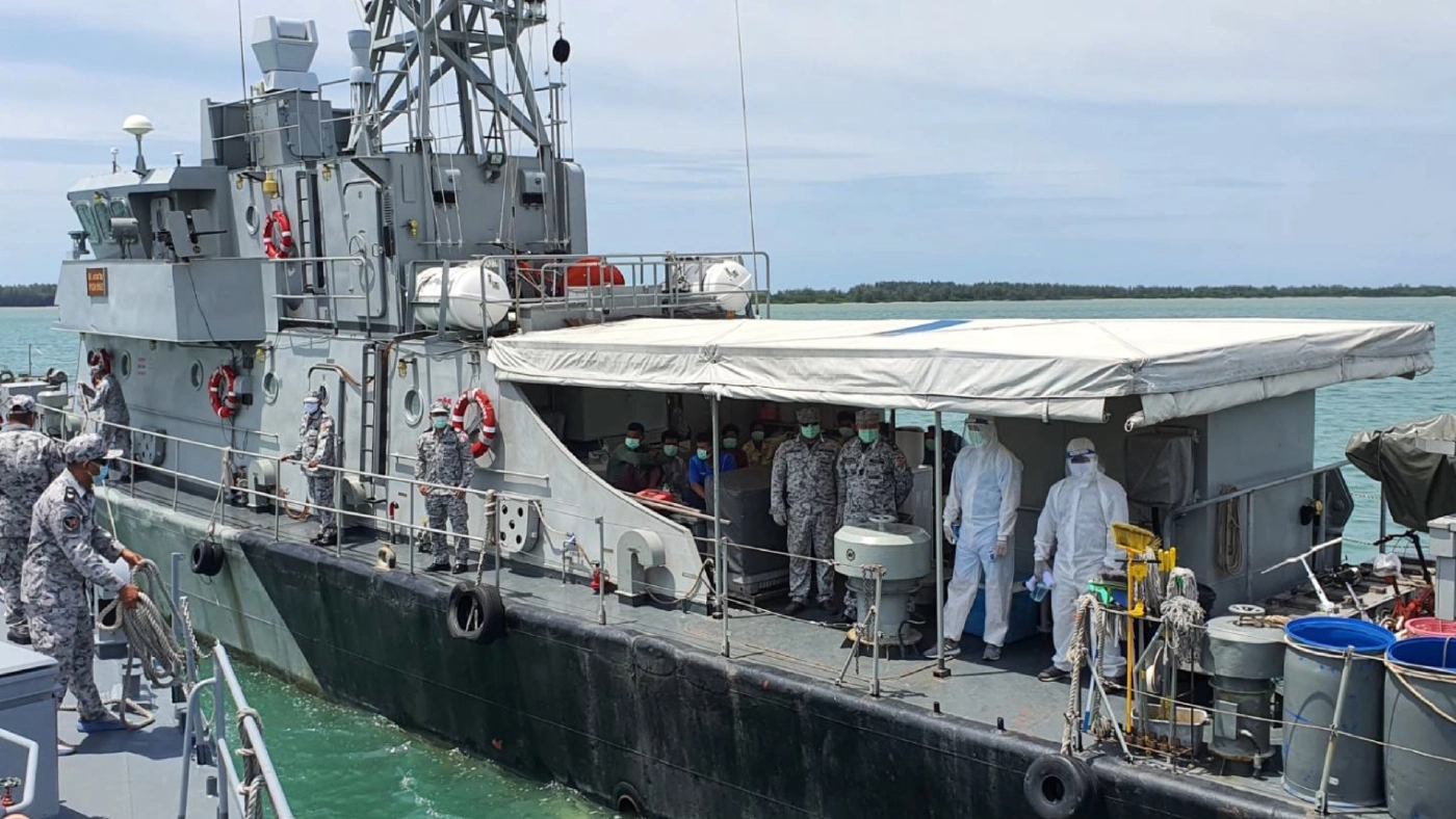 ช่วยเหลือ 12 ลูกเรือประมงไฟไหม้กลางทะเลปัตตานี