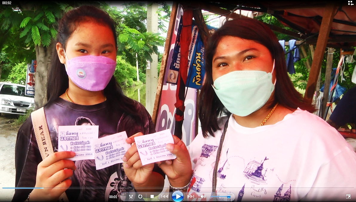 ฮือฮา! พ่อค้าหมูเมืองขุนแผนจัดโปรสู้โควิด-19 แจกทองคืนกำไรลูกค้า