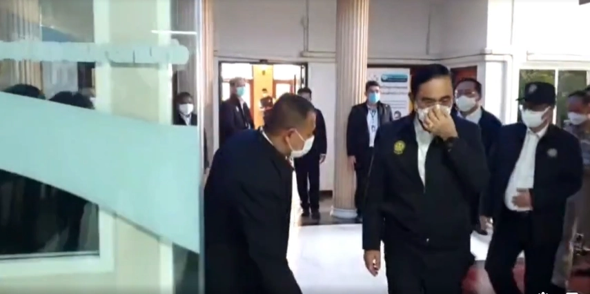 ส่องเลขทะเบียนรถ "บิ๊กตู่" ลงพื้นที่ชัยนาทลุยแก้น้ำท่วม