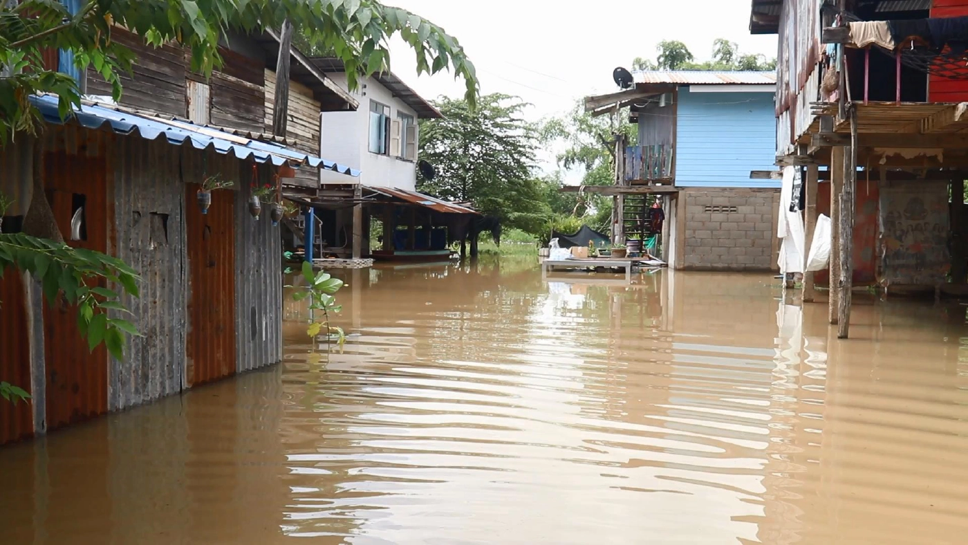 นักศึกษาเปิดซ่อมฟรี-ช่วยชาวบ้านถูกน้ำท่วม