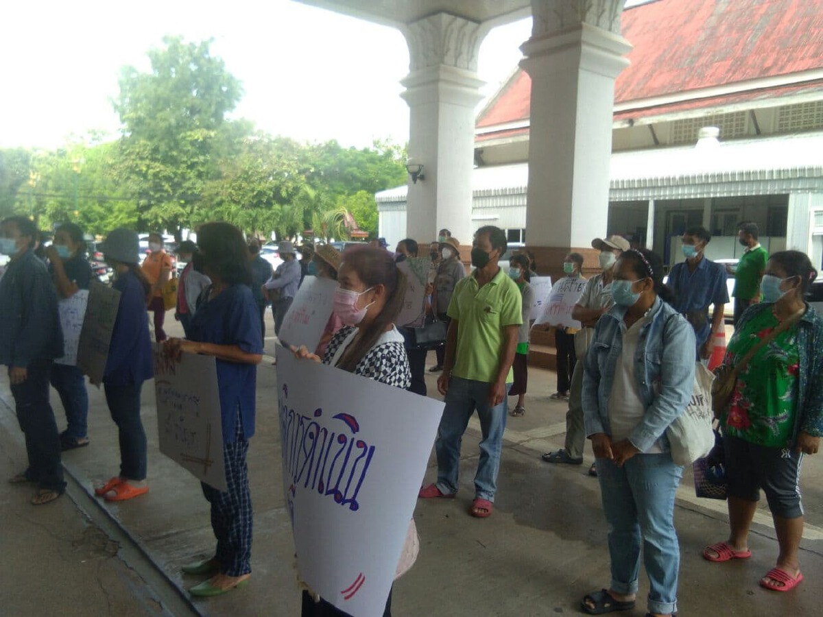 ชาวบ้านบุกศาลากลางจี้ตั้งคณะทำงานร่วมแก้ปัญหาคนกับป่า