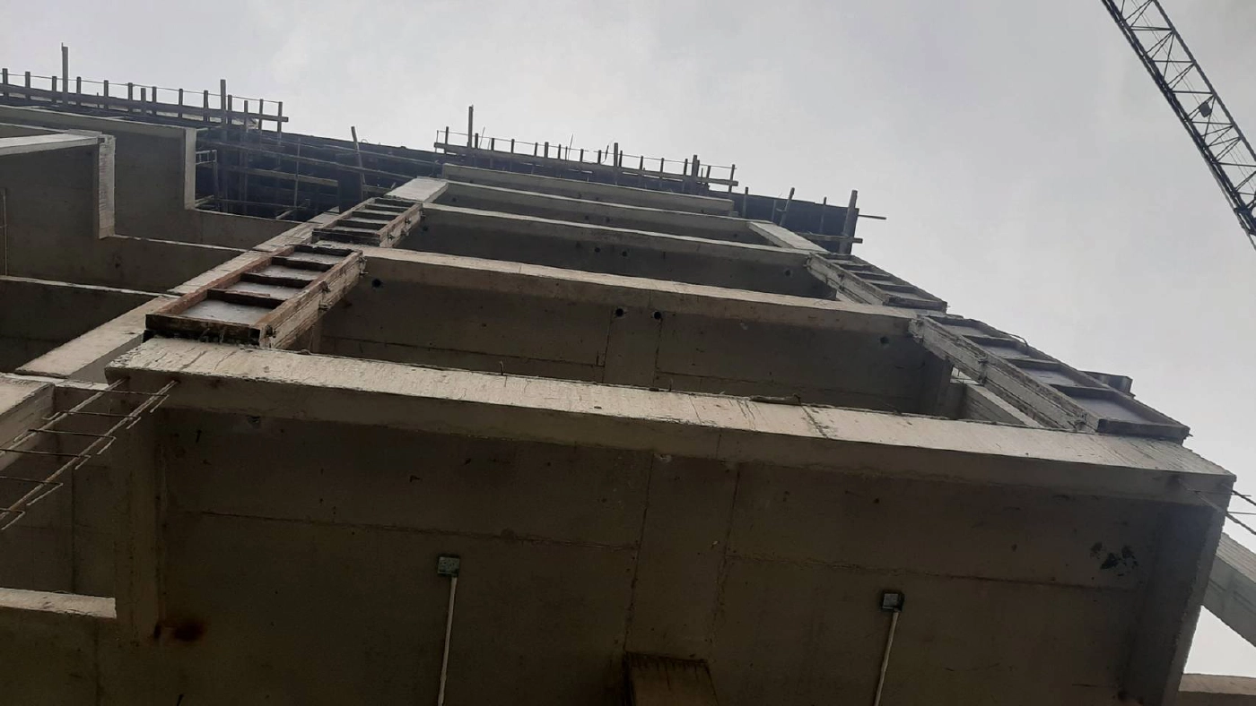 คนงานพม่าก้มหยิบลวดเชื่อมพลาดตกจากที่สูงกว่า 30 เมตรเสียชีวิต