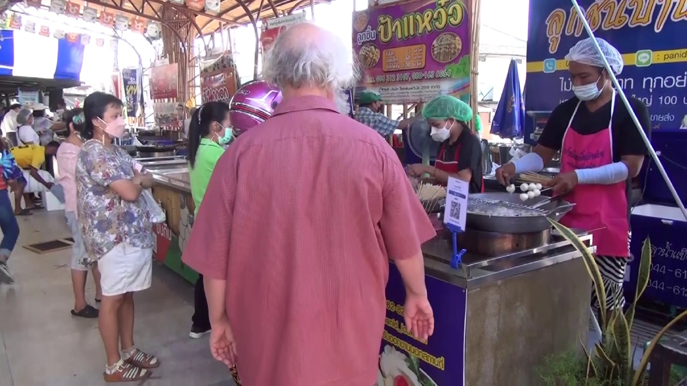 เทศกาลลูกชิ้นยืนกินคึกคักแต่เช้า เตรียมจัดเซอร์ไพร์สขอบคุณลิซ่า