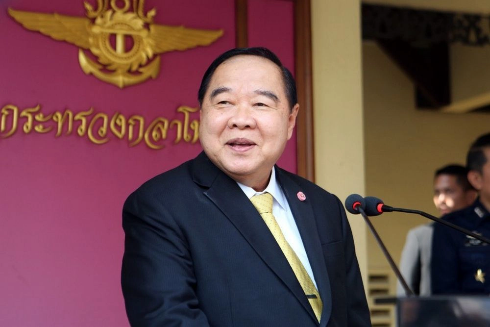 พล.อ.ประวิตร วงษ์สุวรรณ รองนายกรัฐมนตรี และหัวหน้าพรรค พปชร. 