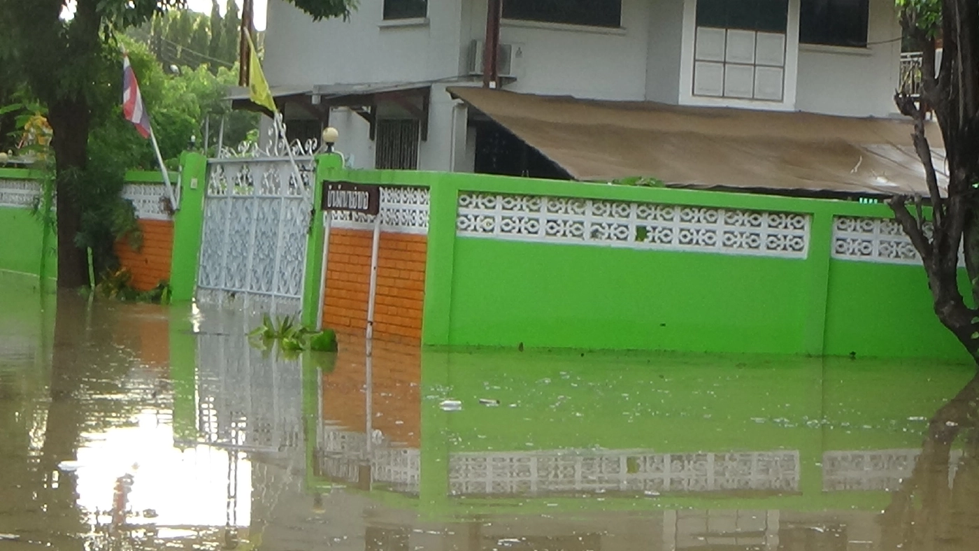 ป่าโมกน้ำท่วมขยายวงกว้าง ร่วมกตัญญูนำกำลังกว่า 60 นายเข้าช่วยเหลือประชาชน