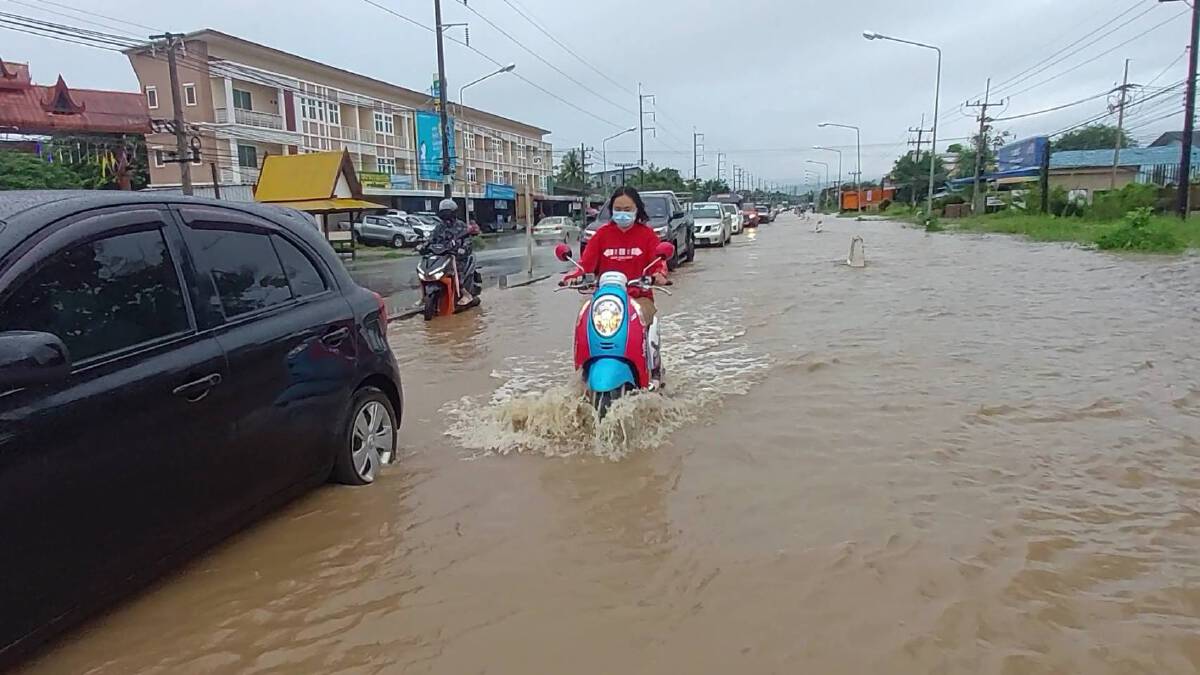 ฝนกระหน่ำ“แม่สอด”-เกิดน้ำท่วมหลายจุด