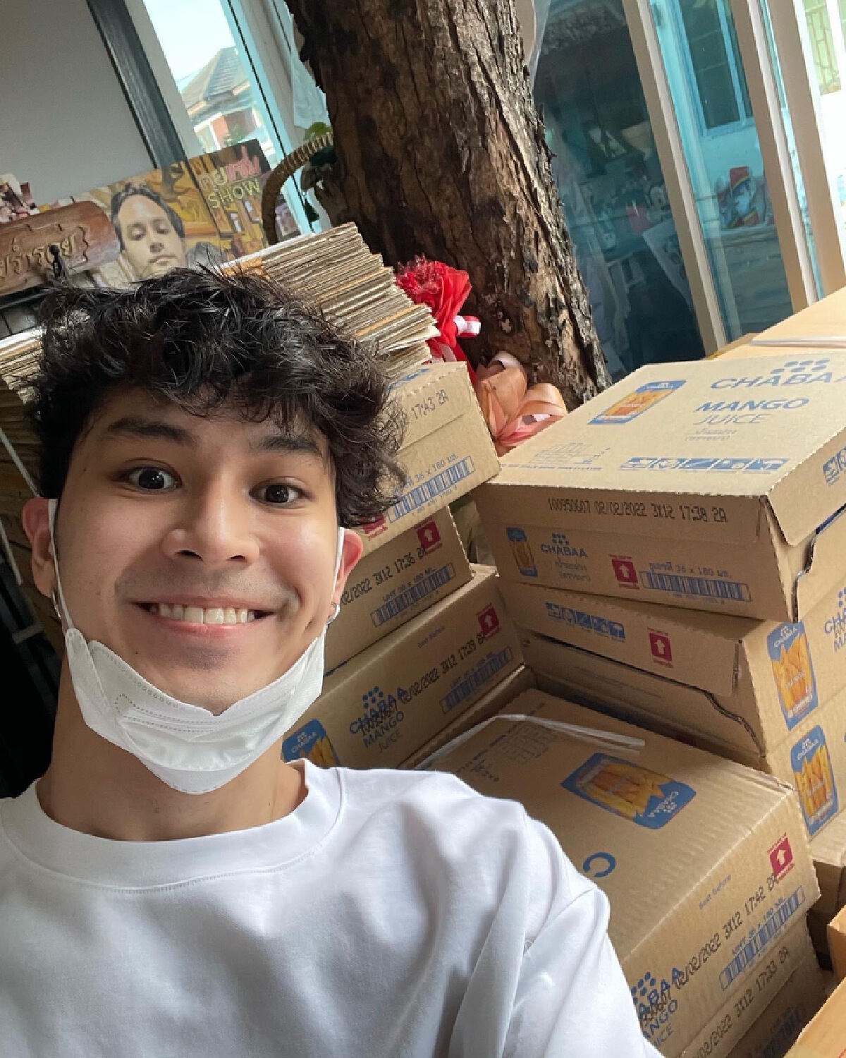 “เก้า จิรายุ” เร่งมือแพ็คถุงยังชีพเดือนที่ 5 เตรียมมอบให้ทั่วประเทศ
