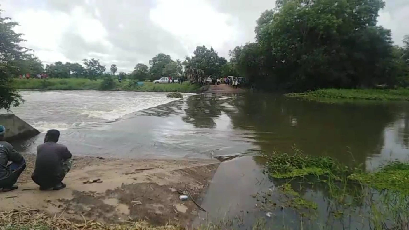 หนุ่มใหญ่ออกหาปลาถูกกระแสน้ำล้นฝายพัดร่างจมเสียชีวิต