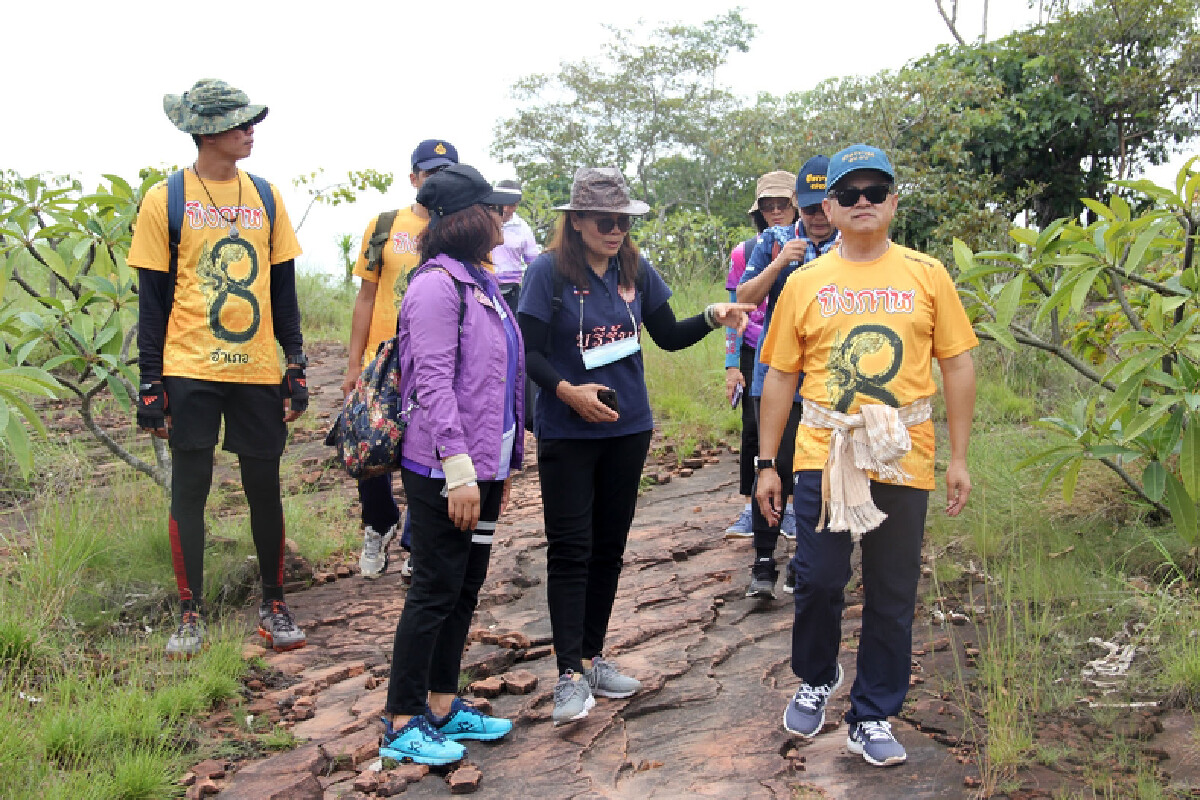 “รองผู้ว่าฯ” พา นทท.ที่ฉีดวัคซีนครบ 2 เข็ม ขึ้นชมถ้ำนาคา