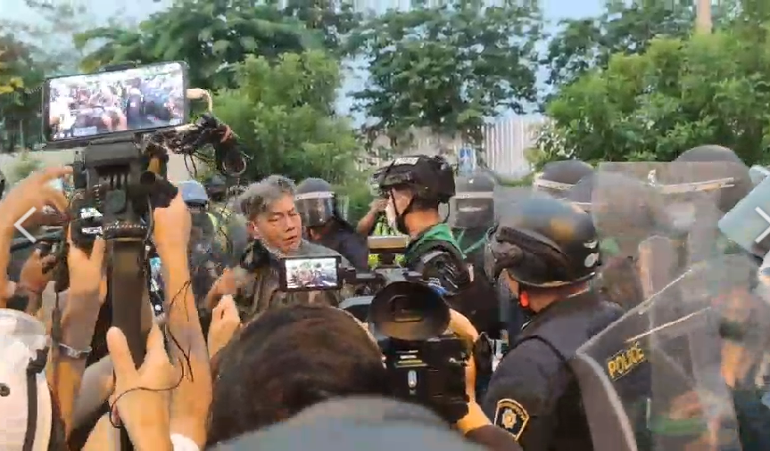 ปะทะเดือดม็อบทะลุฟ้า "น้องสาวป้าเป้า" ถูก คฝ.รวบ