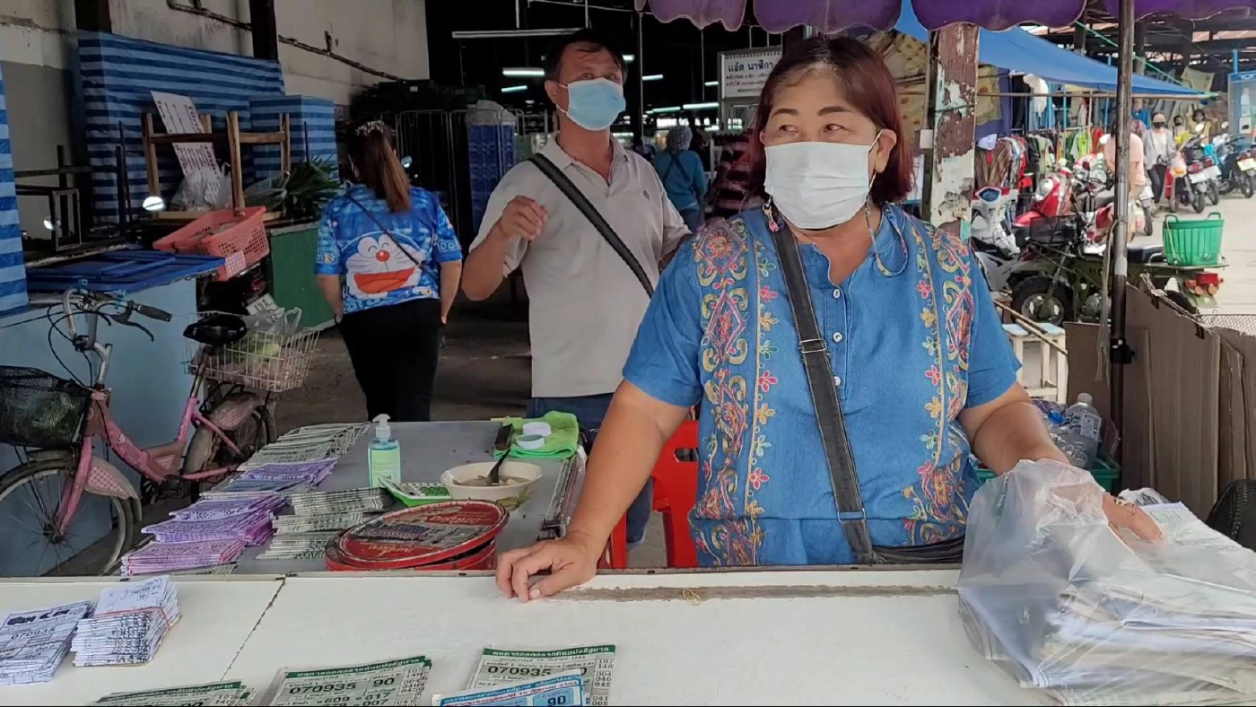 ทำดีต้องบอกต่อ! แม่ค้าซื่อสัตย์เก็บหวย 30 ล้านให้ลูกค้า
