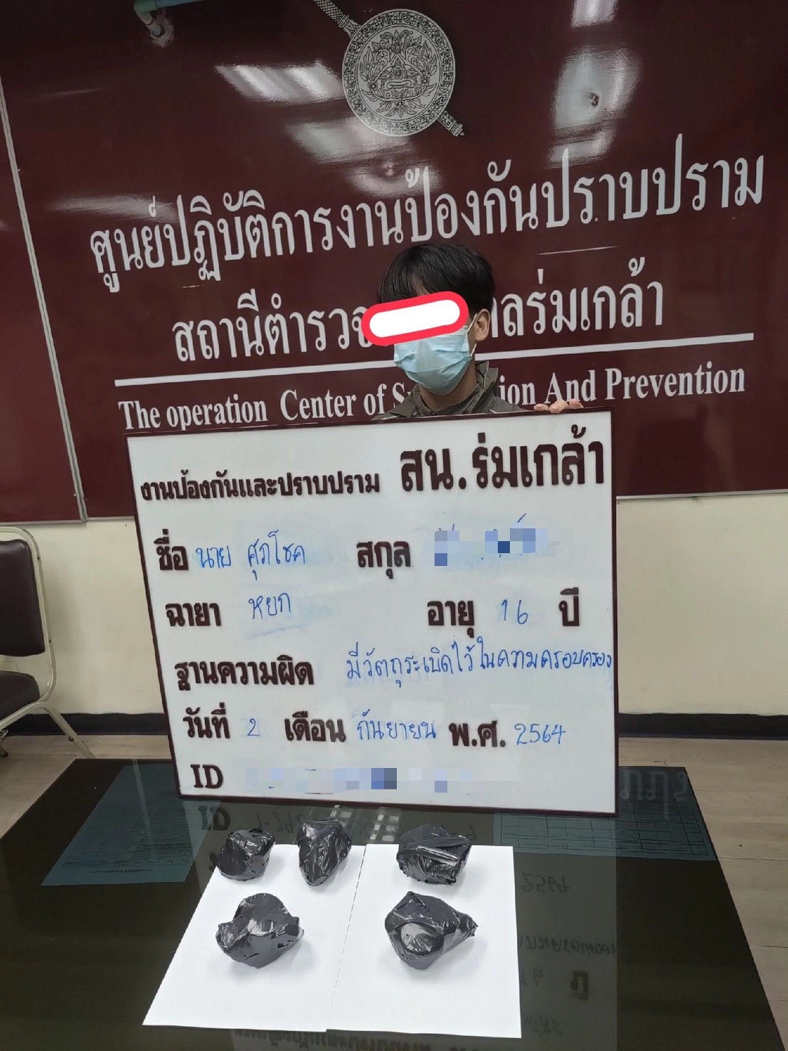 นครบาลตั้งจุดสกัดการนำสิ่งผิดกฎหมายเข้าม็อบ จับได้เพียบทั้งปืน-ระเบิด