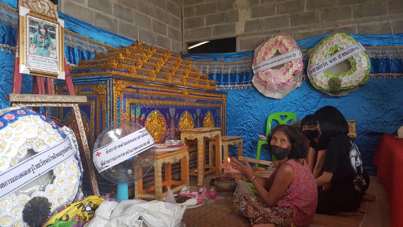 ยายช็อกหลานสาววัย 15 ผูกคอลาโลกเผยน้อยใจแม่ไม่ซื้อโทรศัพท์