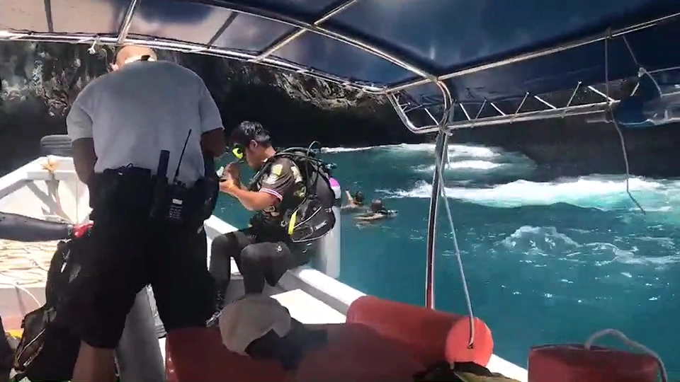 คลื่นซัดคนงานเก็บรังนกนางแอ่นจมก้นทะเลลึก