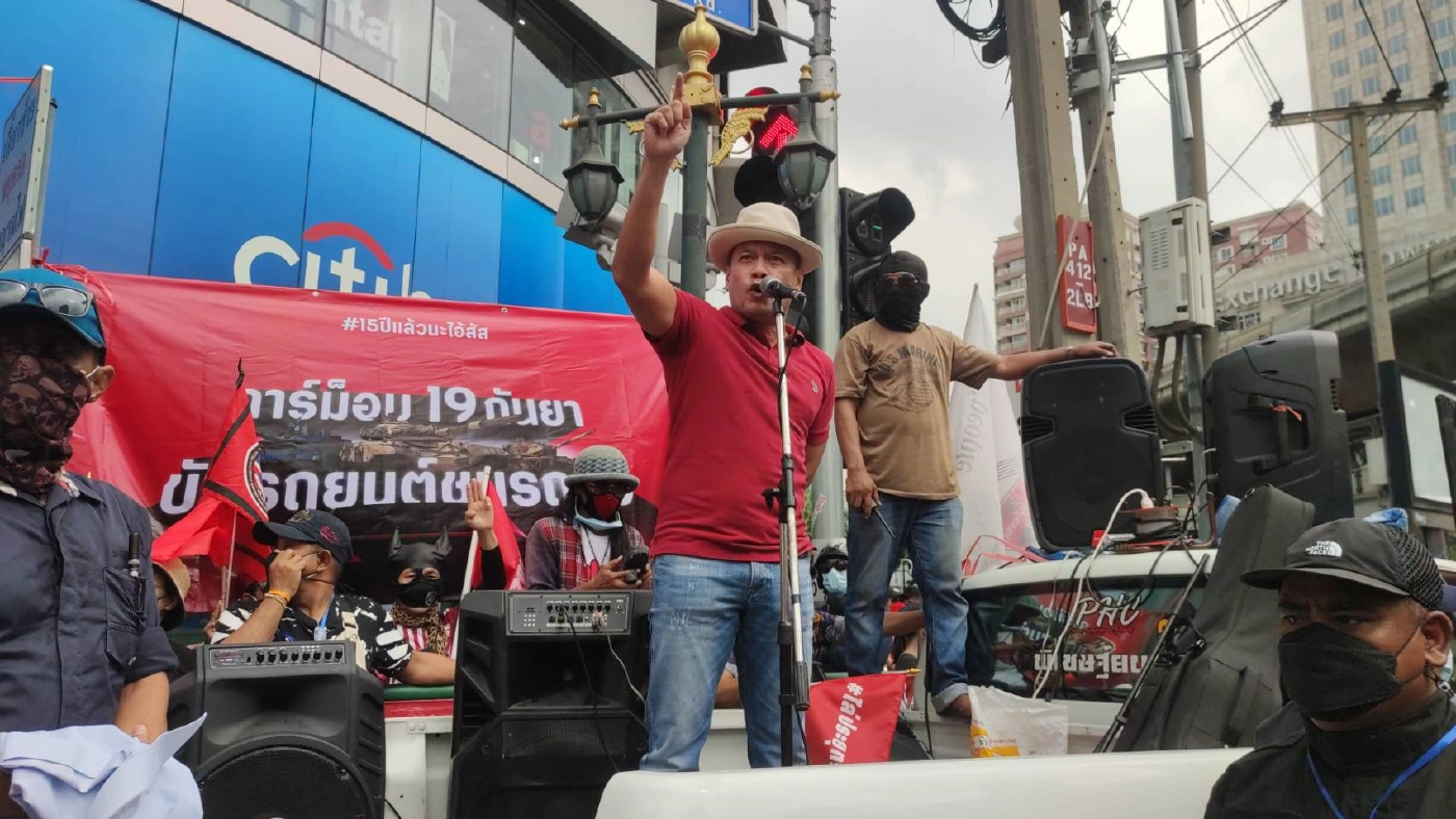 “เต้น” โชว์ออฟ ขับแท็กซี่ชนรถถังนำคาร์ม็อบ “ไล่ประยุทธ์”