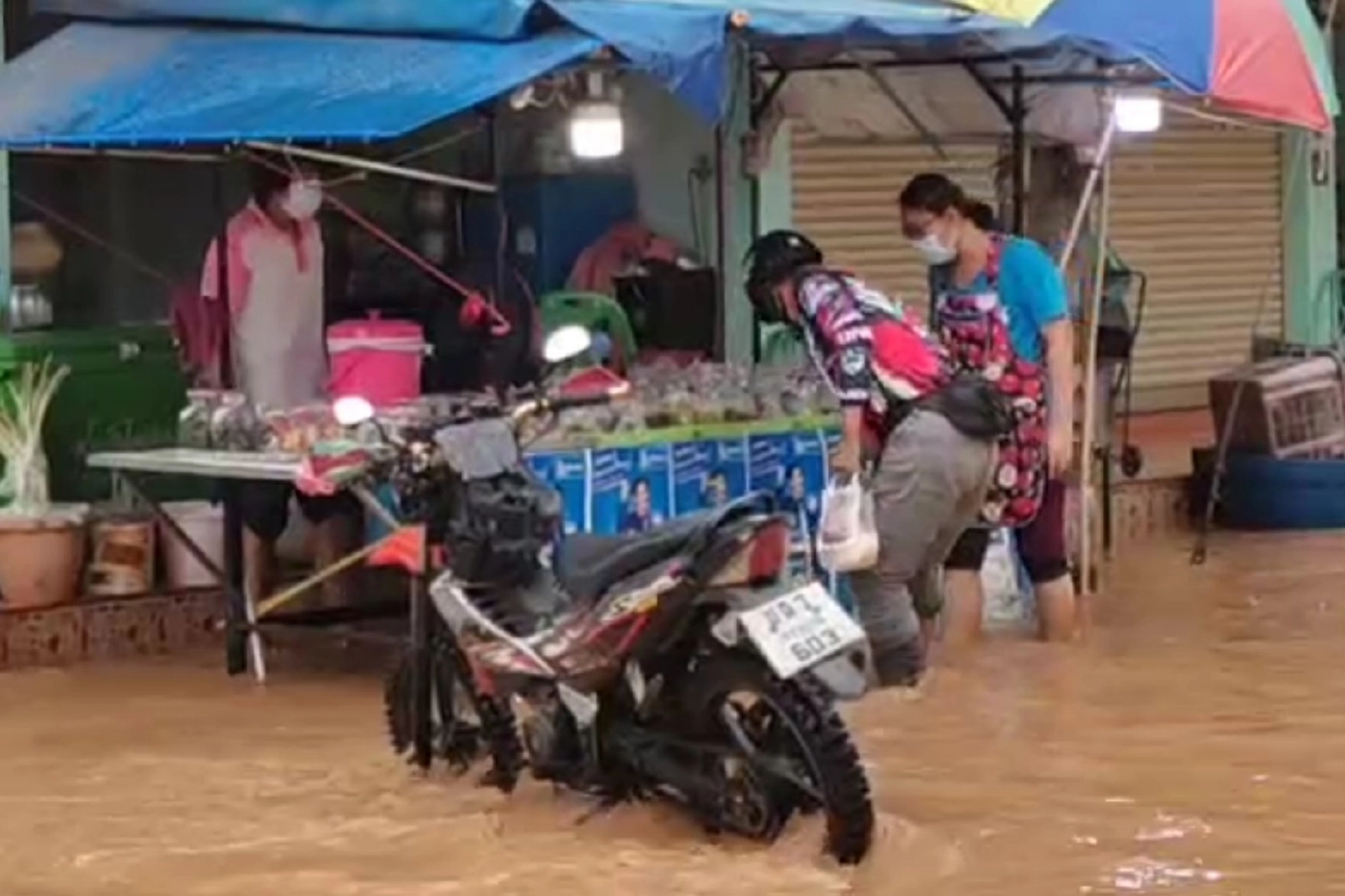 แม่น้ำป่าสักทะลักหล่มสักท่วมหลายหมู่บ้าน