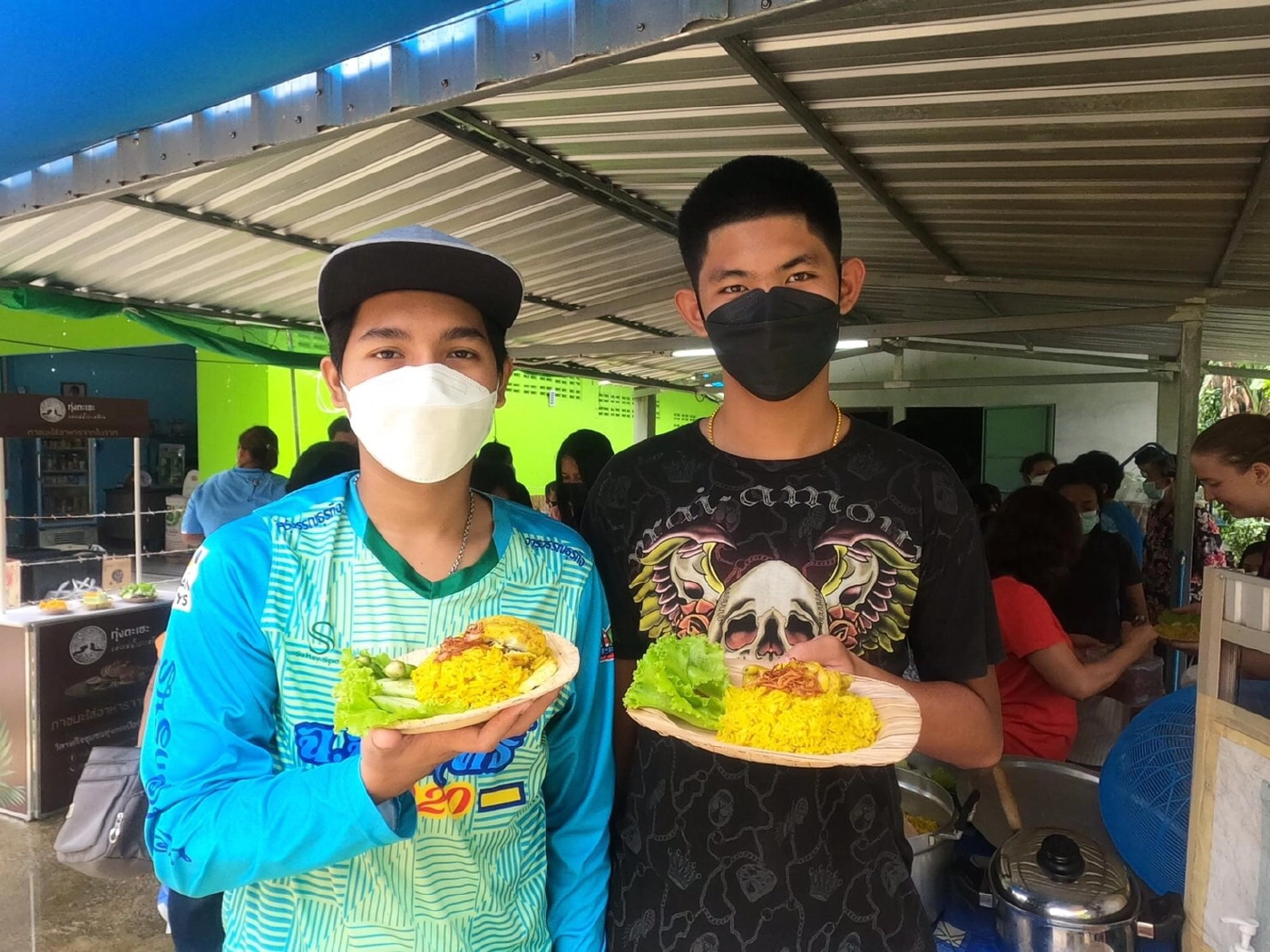 "ข้าวหมกไก่รักษ์โลก" ใช้จานใบจากแทนกล่องพลาสติก