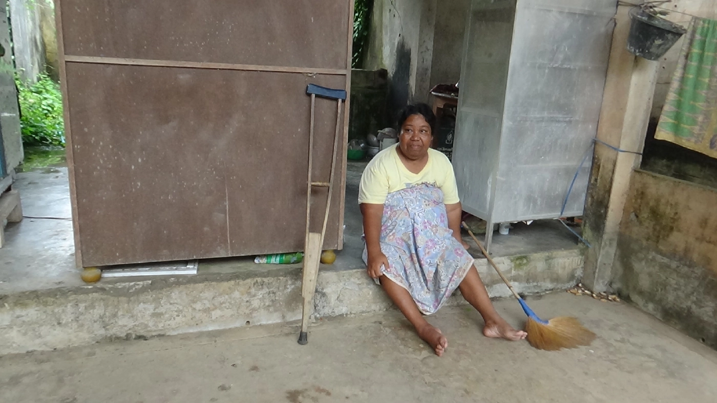 สุดรันทด! หญิงพิการวัย 46 ปี อาศัยบ้านร้างอยู่ลำพัง วอนผู้ใจบุญช่วยเหลือ