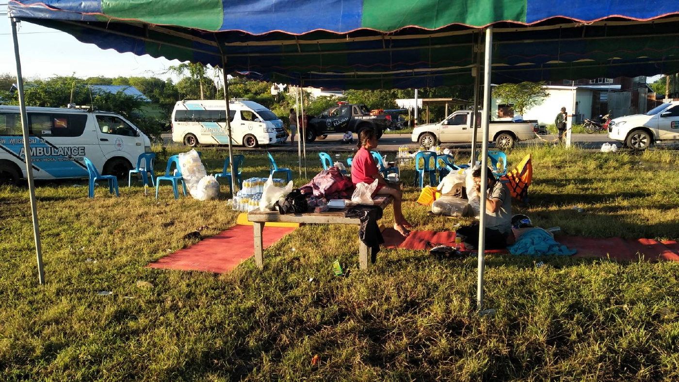 น้ำทะลักโนนสูงชาวบ้านนอนเต็นท์ริมถนน100ครอบครัวถูกน้ำล้อม