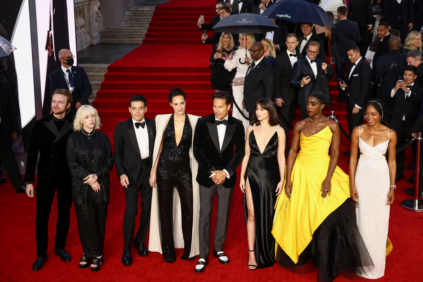 สมาชิกราชวงศ์อังกฤษร่วมงานเปิดตัวหนังเจมส์ บอนด์