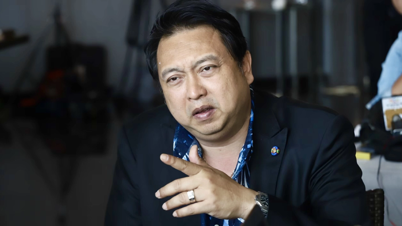 นายสุชาติ ชมกลิ่น รมว.แรงงาน