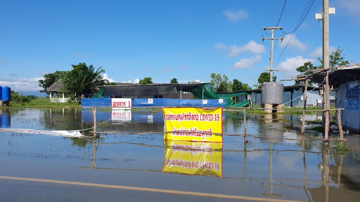 3,000ครัวเรือนในอ.กงไกรลาศอ่วมน้ำท่วม-เร่งย้ายผู้ป่วยโควิด