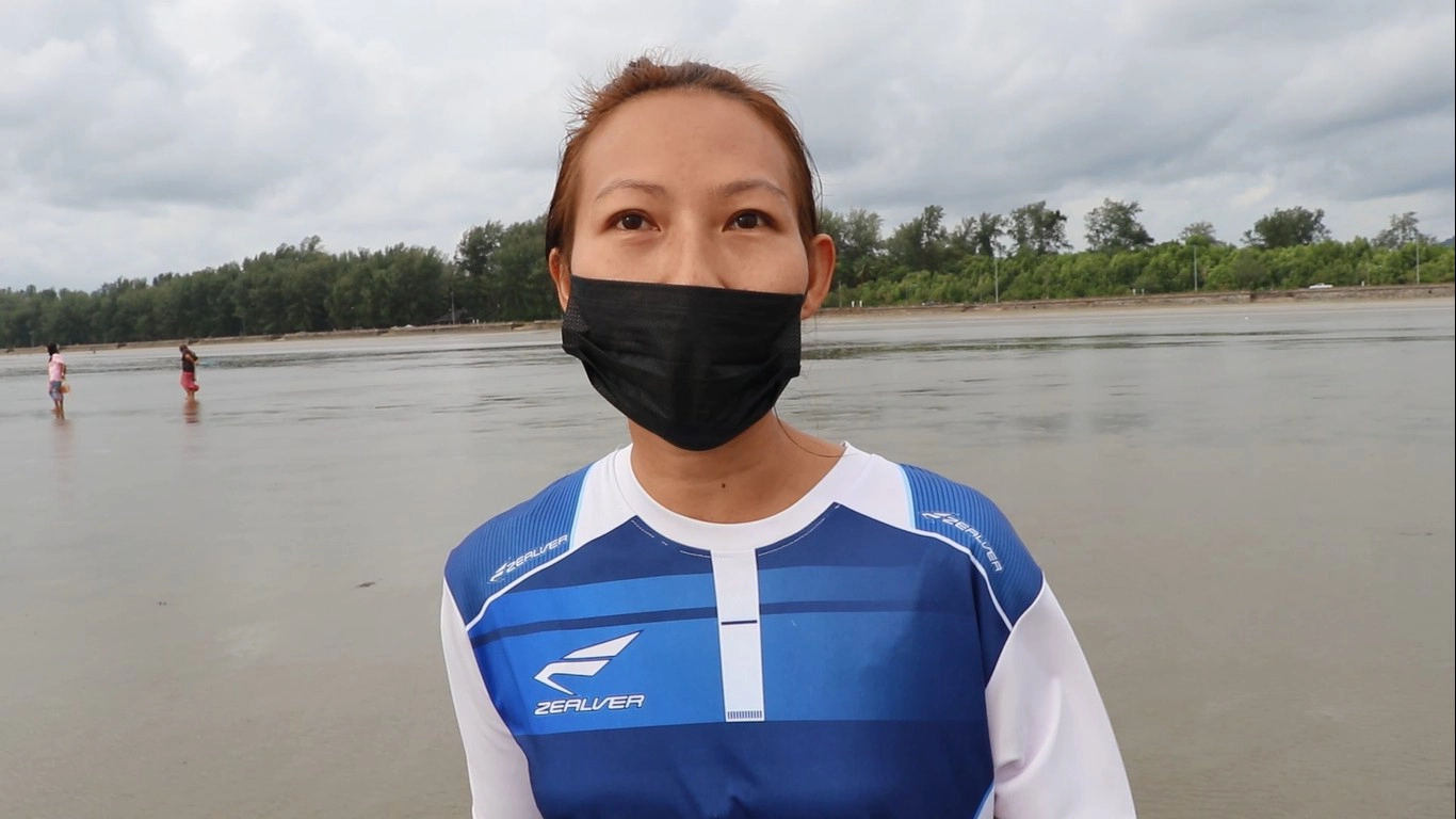 ชาวบ้านแห่เก็บหอยตะเภาขายหารายได้เสริม