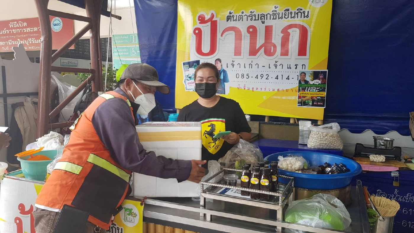 กระแส “ลิซ่า” ปังไม่หยุดทำยอดขายลูกชิ้นยืนกินพุ่งวันละหมื่น