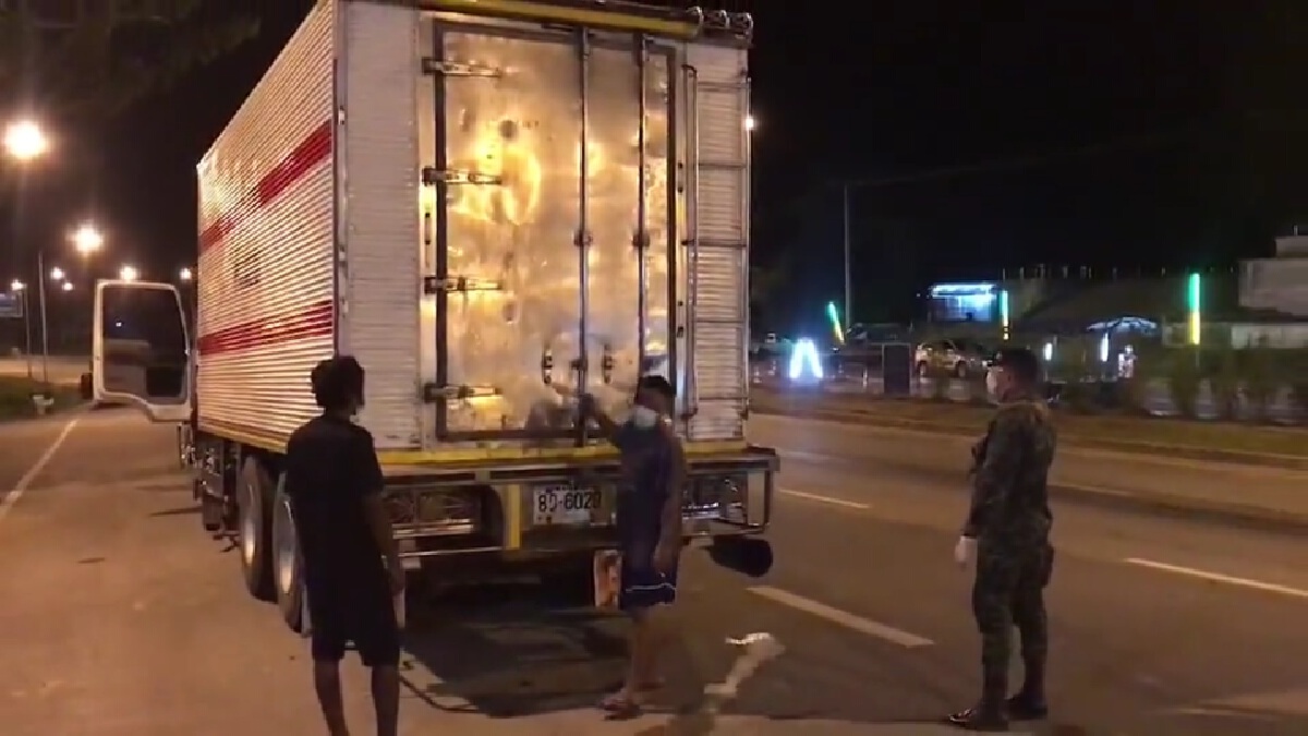 ทหารระนองรวบ 2 คนไทย ลักลอบขนต่างด้าวซุกรถสิบล้อเข้าเมือง