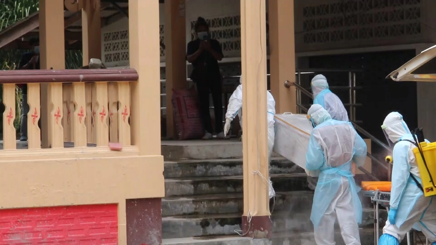 ร่วมเผาศพหลวงตากล้วย อายุ 120 ปี ตามความเชื่อโบราณ