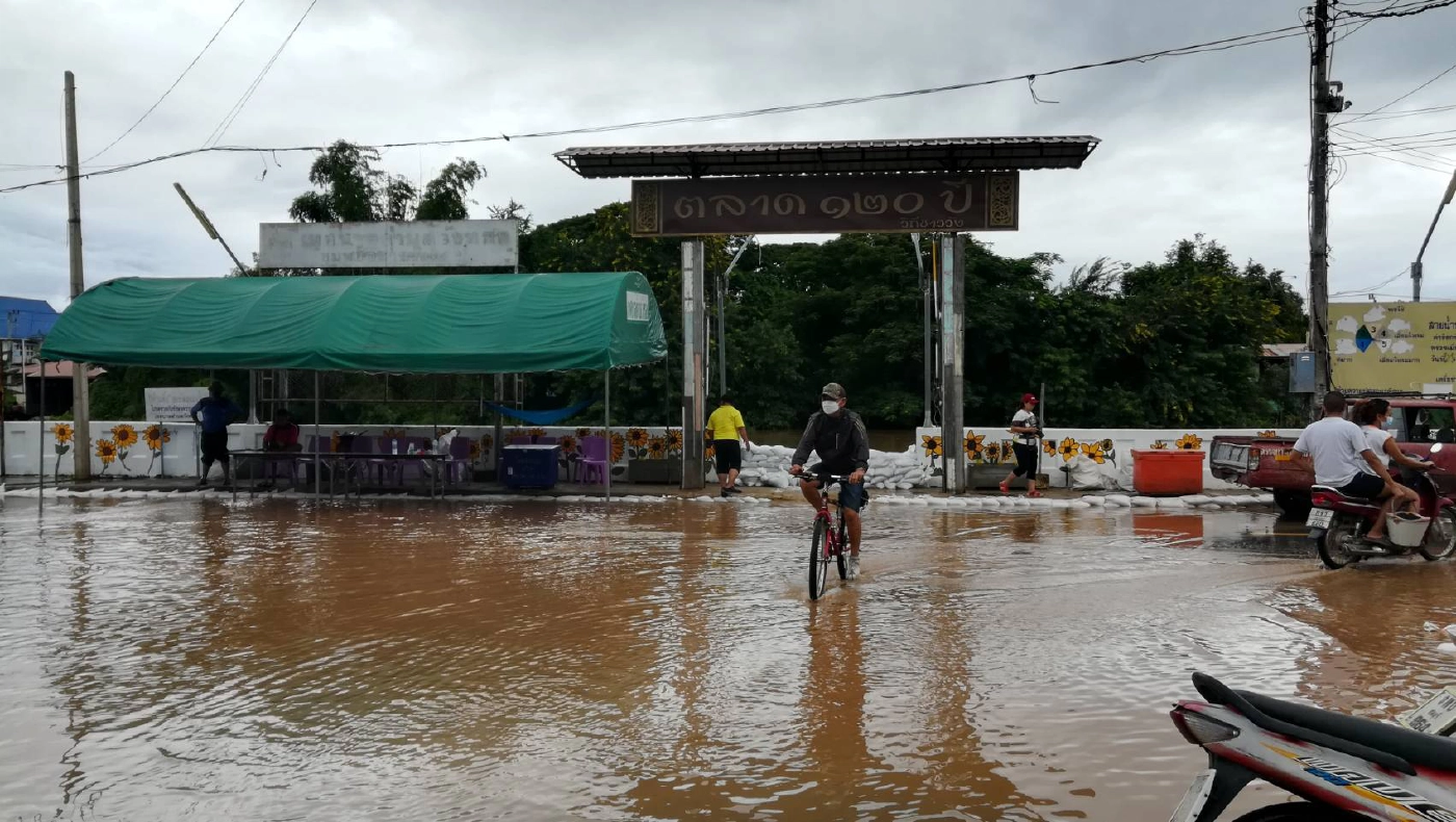 “วังทอง”อ่วมน้ำท่วมหลายตำบล-เร่งวางกระสอบทรายริมน้ำ