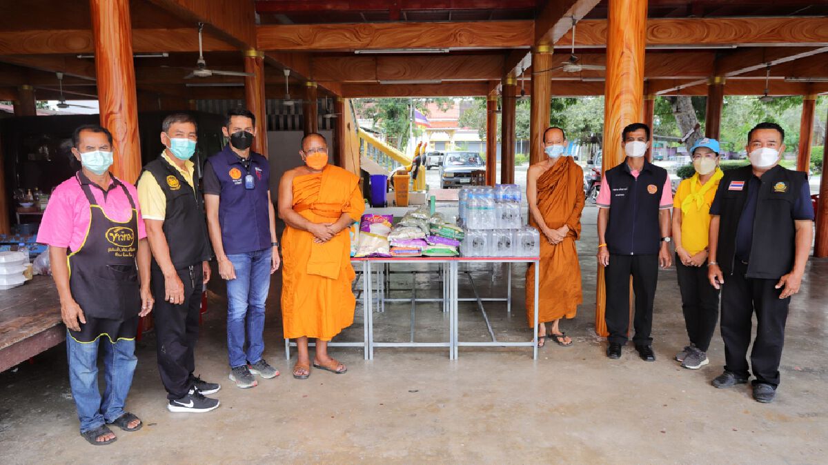 หลวงพ่อวัดราษฎร์บำรุง (วัดไก่หอบ) หนองเสือ เปิดโรงทานสู้ภัยโควิด-19
