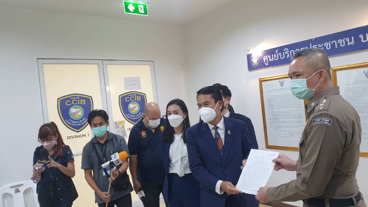"สุทิน" บุก สอท. เอาผิด5 มือโพสต์บิดเบือนอภิปราย "ตัดเงินเกษียณ"