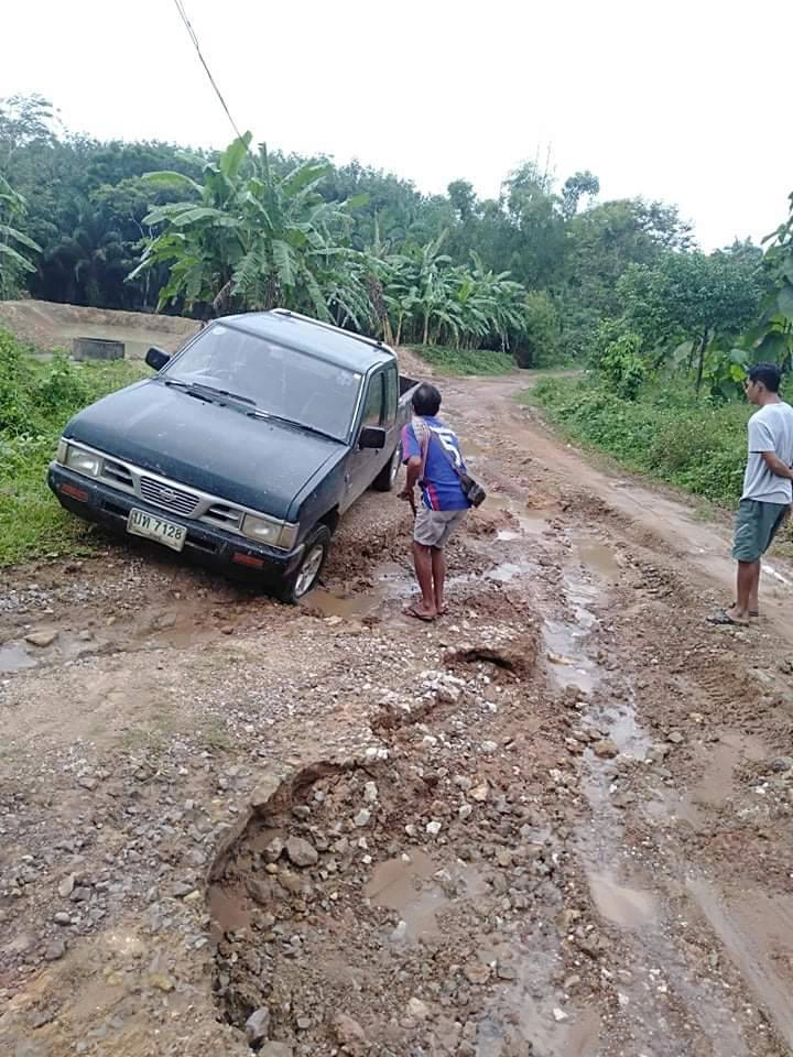 ชาวบ้านควนลอกอ จ.กระบี่ เดือดร้อนหนักถนนสัญจรไม่ได้ไร้ผู้ดูแล