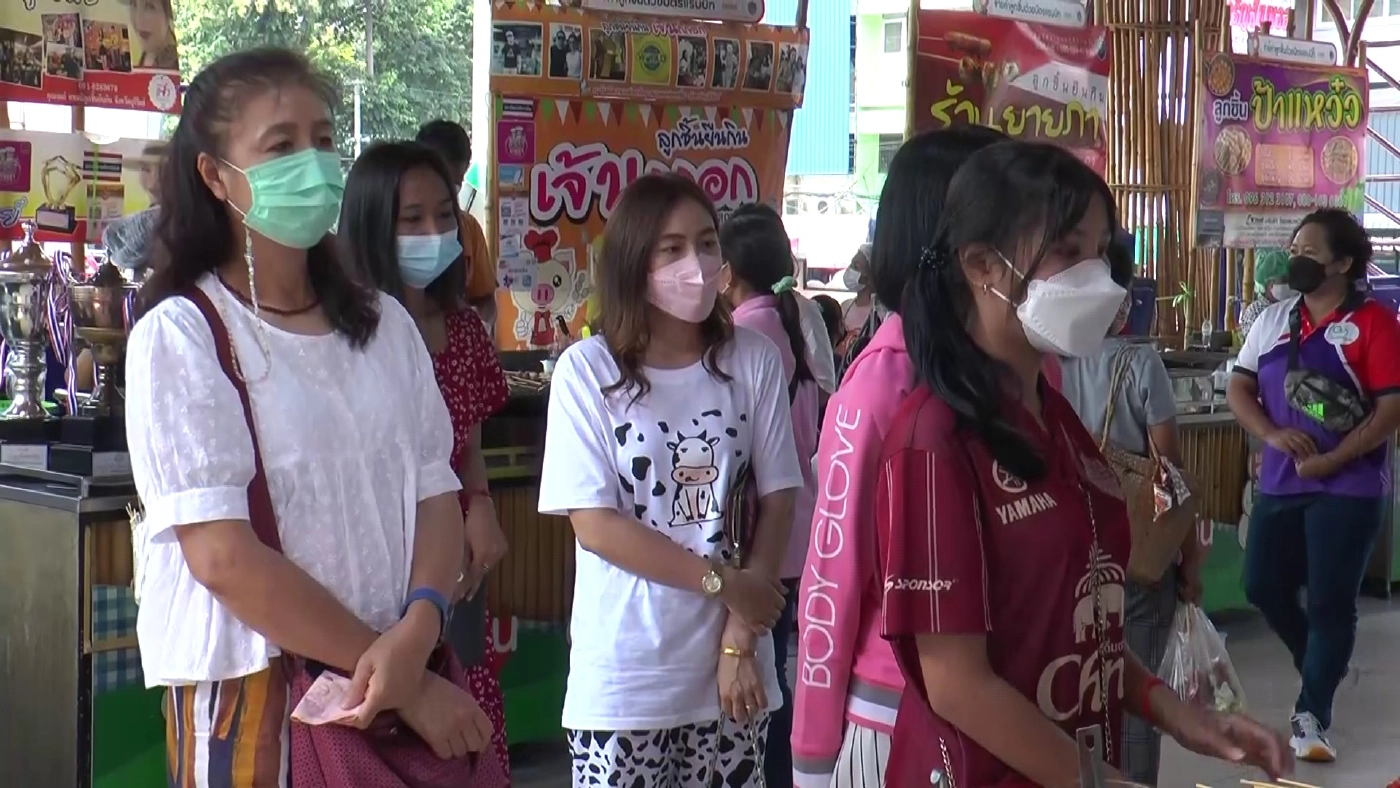 กระแส “ลิซ่า” ปังไม่หยุดทำยอดขายลูกชิ้นยืนกินพุ่งวันละหมื่น