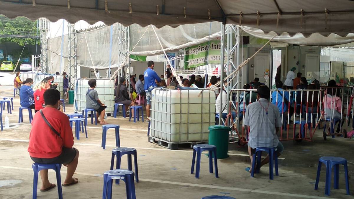 ผวา "คลัสเตอร์ตลาดสุรนารี" แห่ตรวจโควิดตรึม