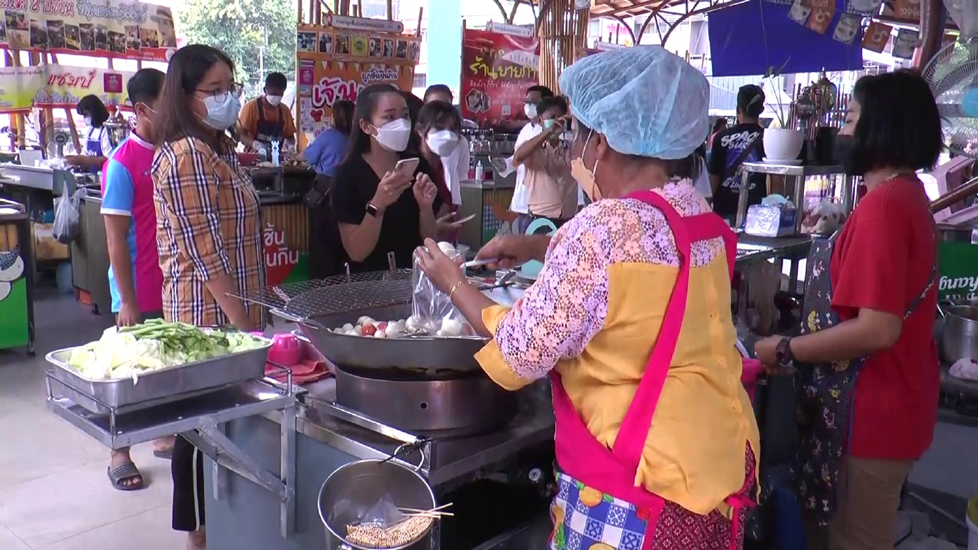 กระแส “ลิซ่า” ปังไม่หยุดทำยอดขายลูกชิ้นยืนกินพุ่งวันละหมื่น