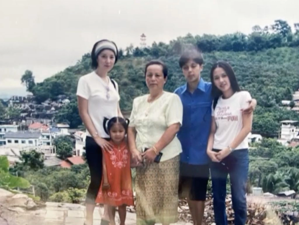 “ต่าย สายธาร” เปิดตัวลูกสาว “น้องน้ำฝน” หลังแอบซุกมานานกว่า 25 ปี