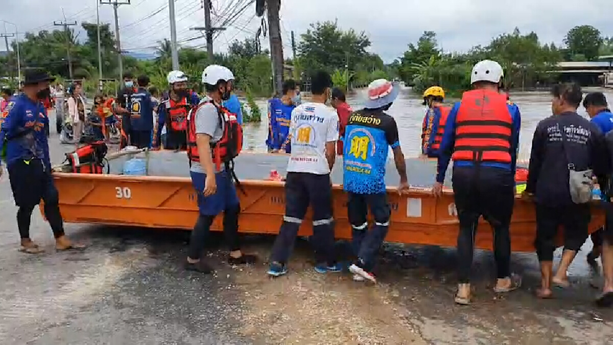 น้ำป่าทะลักติดอยู่ในบ้านเพียบ-ข้าวของจมน้ำ