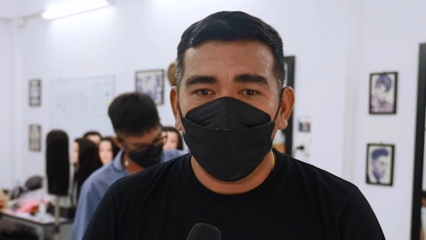 ช่างตัดผมวินเทจเปิดร้านตัดผมฟรีหลังคลายล็อก