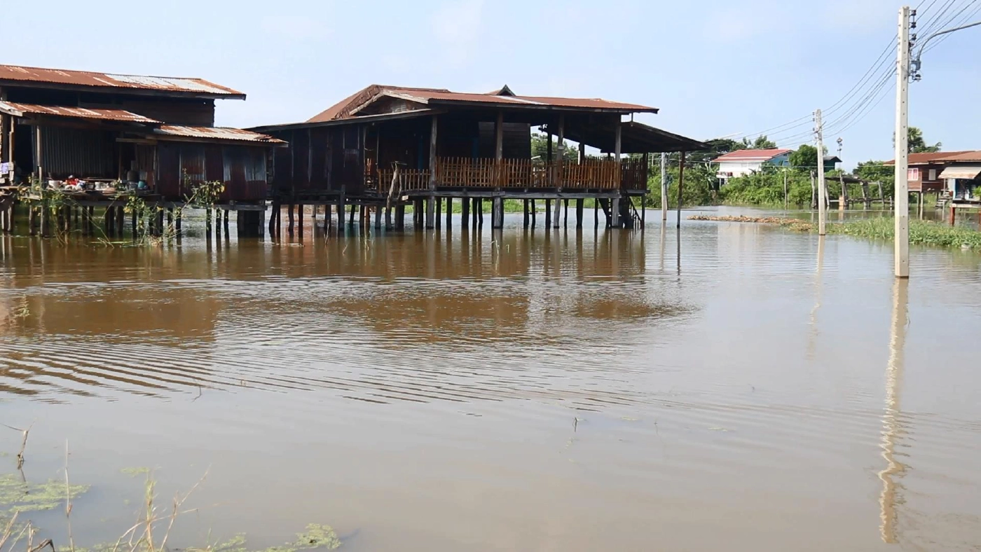 นักศึกษาเปิดซ่อมฟรี-ช่วยชาวบ้านถูกน้ำท่วม