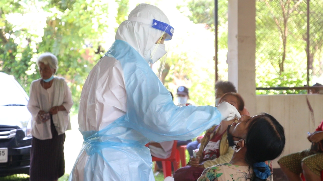 เร่งตรวจหาเชื้อคลัสเตอร์รพ.มุกดาหารหลังมีผู้ป่วย 22 ราย