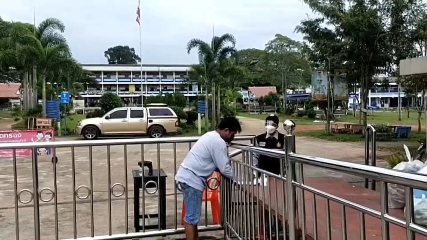 ผู้ปกครองร่ำไห้ลูกติดโควิด-19 วอนผู้บริหารส่งเข้ารักษารพ.