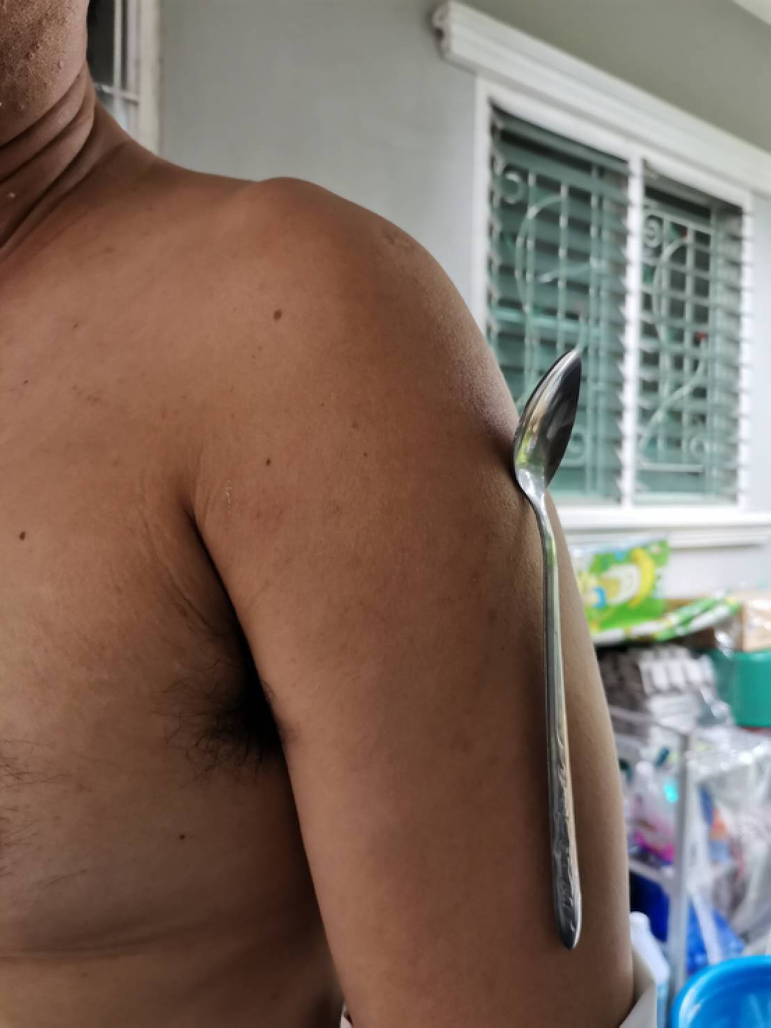 ไม่มีการตัดต่อ-ไม่มีตัวแสดงแทน แขนดูดช้อน!