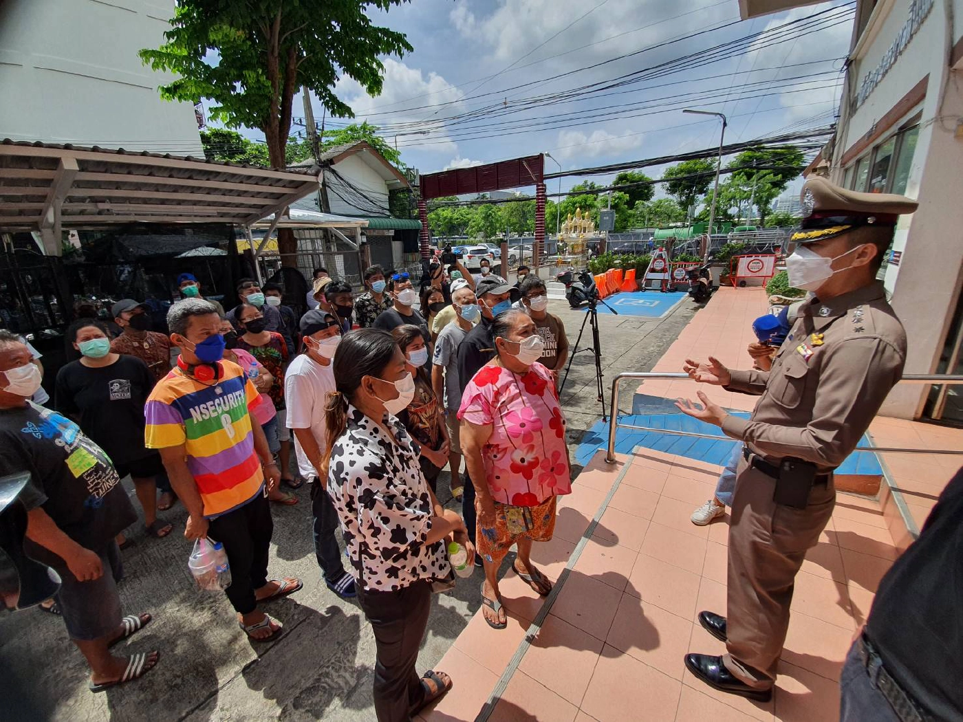  ชาวแฟลตดินแดง จี้ตร.ป้องกันผู้ชุมนุม รับผลกระทบหนัก