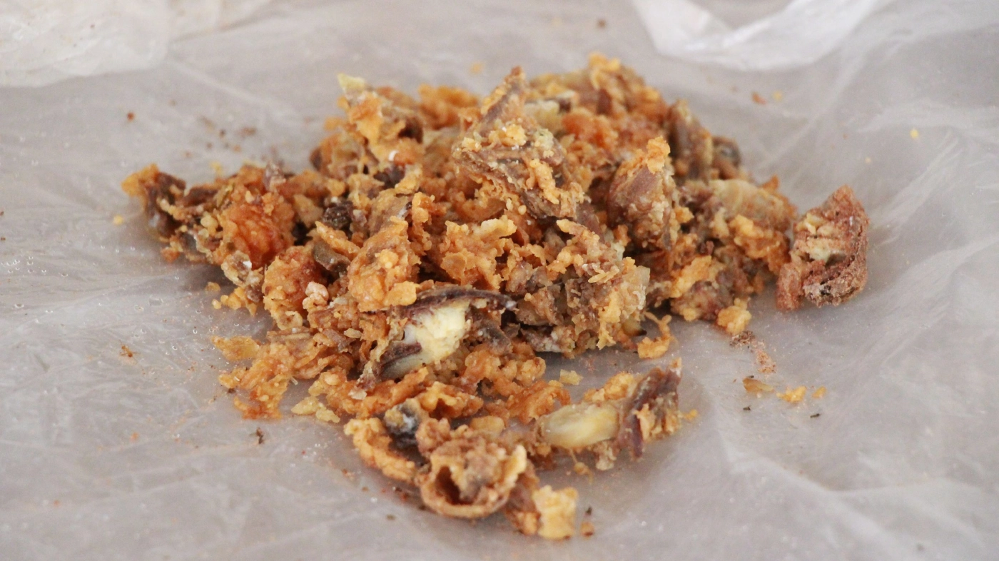 ขอให้เวรกรรมลงโทษคนใจร้าย วางยาเบื่อหมาและไก่ตายกว่า 50 ตัว