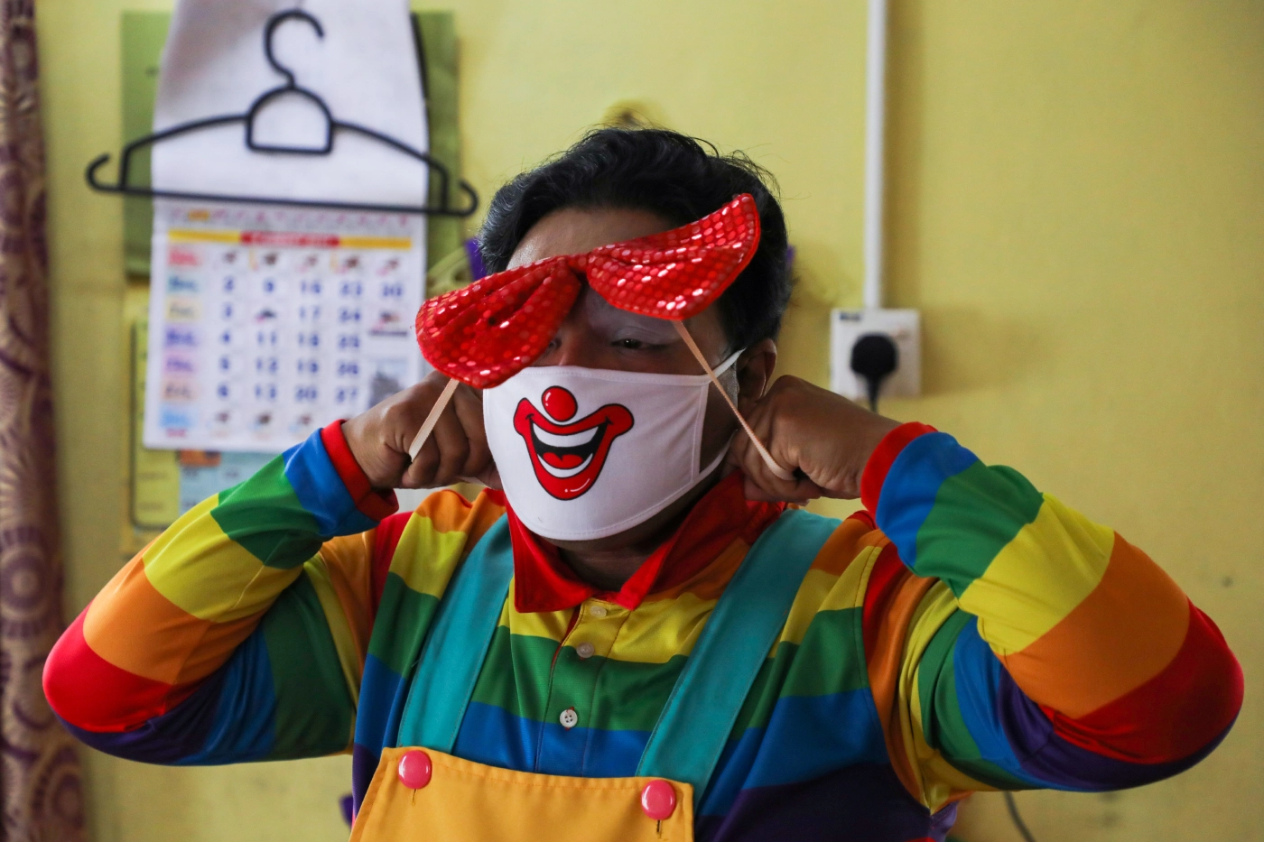 ตัวตลกมาเลเซีย ฆ่าเชื้อโรคแถมเสียงหัวเราะ