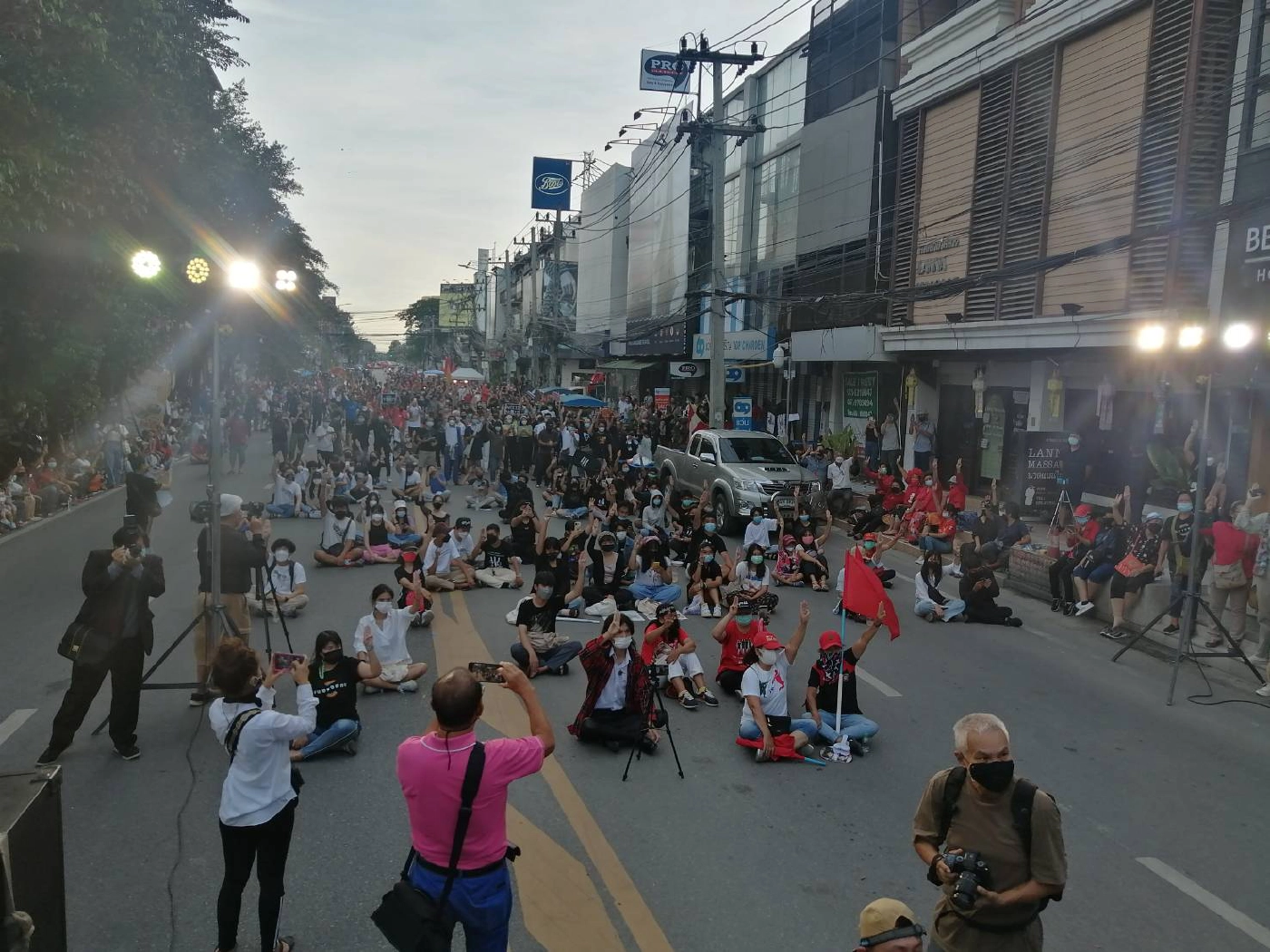 “ไฮโซลูกนัท”บุกนำคาร์ม็อบเชียงใหม่-ขอโทษเสื้อแดง