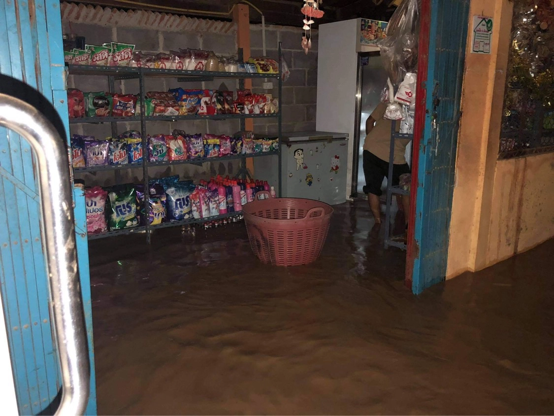 ด่วน!! ฝนถล่ม เพชรบูรณ์ แม่น้ำป่าสักเอ่อล้นท่วมบ้านเรือนประชาชน ต.ตาดกลอย